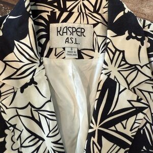 Kasper Monochrome Floral Jacket with beautiful tailored fit